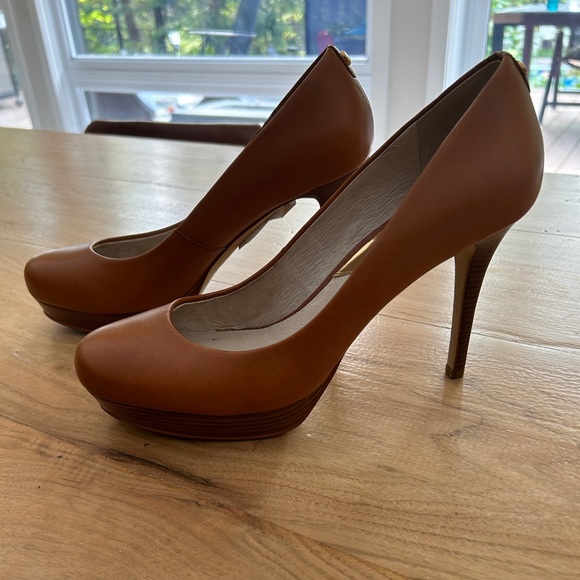 COPY - michael kors ionna pumps - Picture 3 of 8